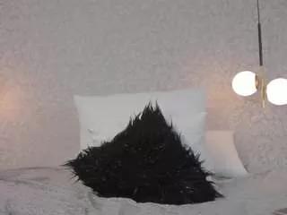 Cling to live show with thamara-angels1 from CamSoda 