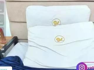 Cling to live show with valirya-devote from CamSoda 