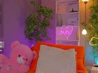 Cling to live show with vesia from CamSoda 