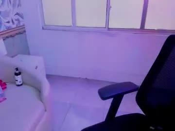 Cling to live show with cutenaked_ from Chaturbate 