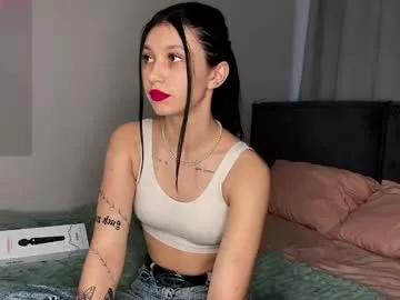 Cling to live show with elwynaferran from Chaturbate 