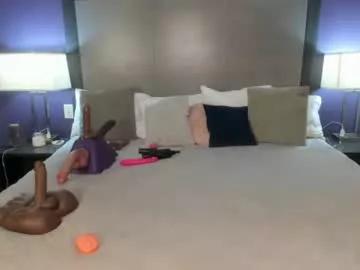 Cling to live show with exotica_coco from Chaturbate 