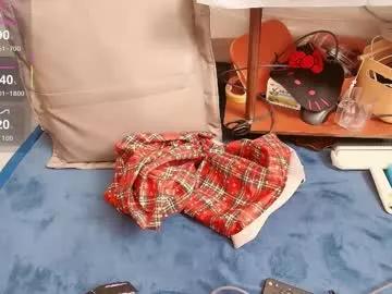 Cling to live show with foxyiyi from Chaturbate 