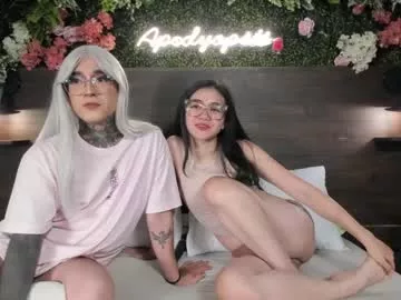 Cling to live show with jadeykhada from Chaturbate 