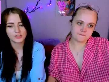 Cling to live show with laura_queen_ from Chaturbate 
