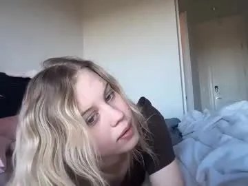 lunarose17 on Chaturbate
