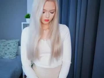 mirianscorgie — GOAL : look into my eyes^^^^  Hey im Elsa and it's my 1st day here^^Hope you will help me and will be nice with me ^^ #new #shy girl here on CB im #petite #cute #blonde who wanna spend good time ^^