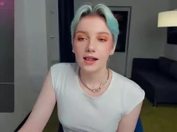 Cling to live show with nakishacroshaw from Chaturbate 