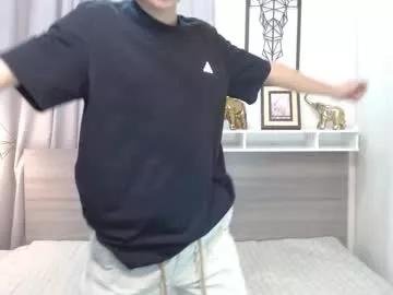 Cling to live show with santiago_russo18 from Chaturbate 