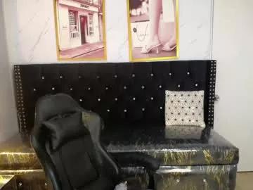 Cling to live show with soffi_betacur_b from Chaturbate 