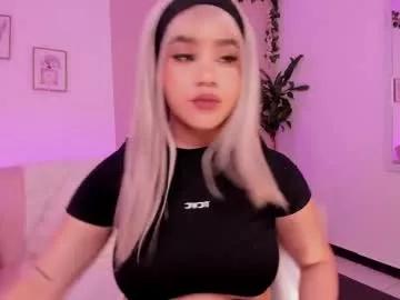 Cling to live show with tyra_malkova from Chaturbate 
