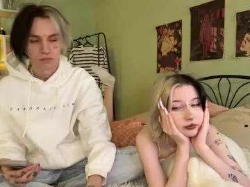 veryraretwins on Chaturbate