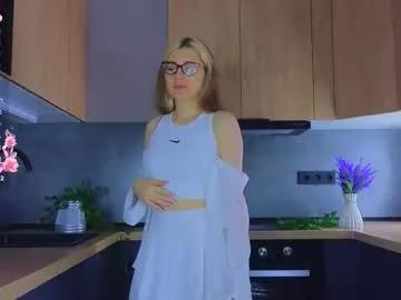 Cling to live show with vixenserene from Chaturbate 