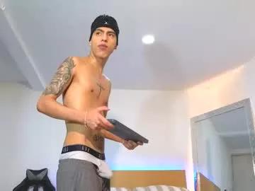 Cling to live show with wyatt_rose from Chaturbate 