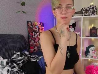 Cling to live show with harriet_ellett from Flirt4Free 