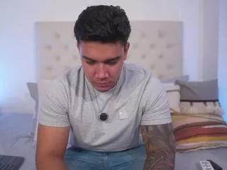Cling to live show with noah_avery from Flirt4Free 