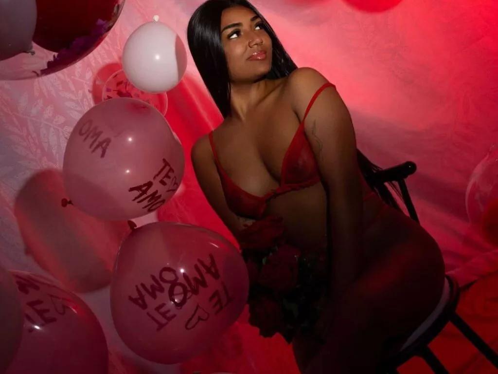Cling to live show with AdaraZaens from LiveJasmin 
