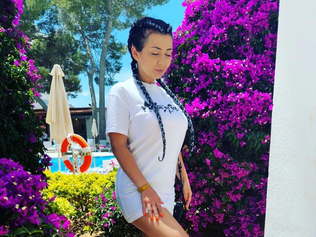 Cling to live show with EdaVanesa from LiveJasmin 