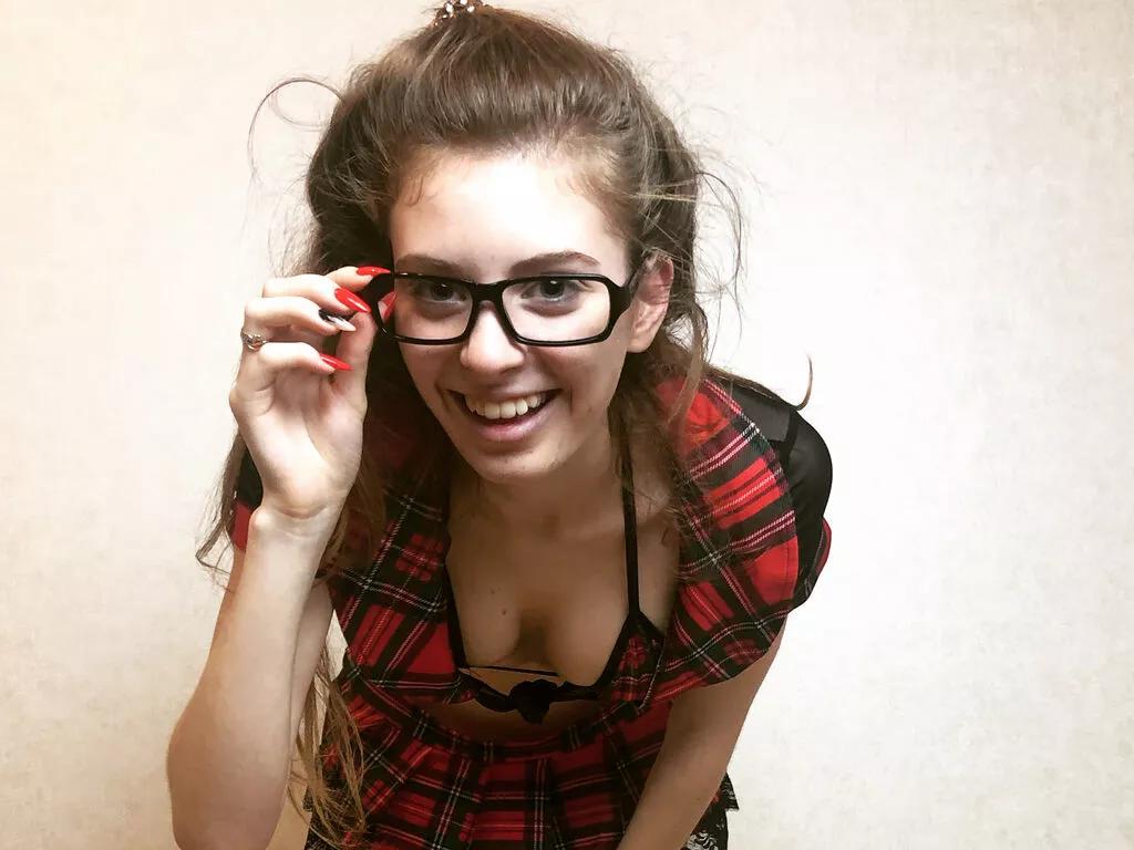 Cling to live show with EmmaFoxi from LiveJasmin 