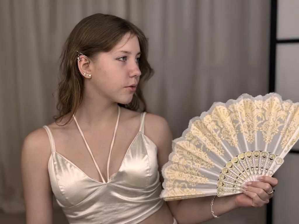 Cling to live show with GwendolynDolby from LiveJasmin 
