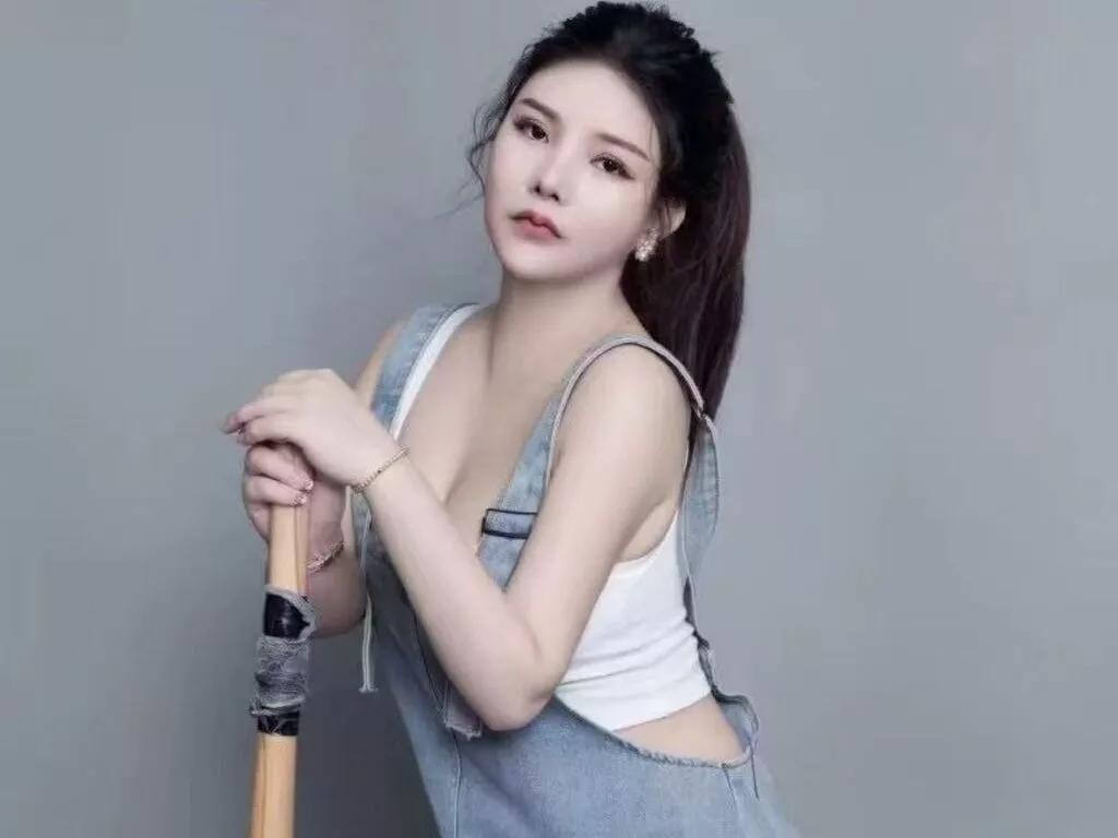 Cling to live show with Heloises from LiveJasmin 