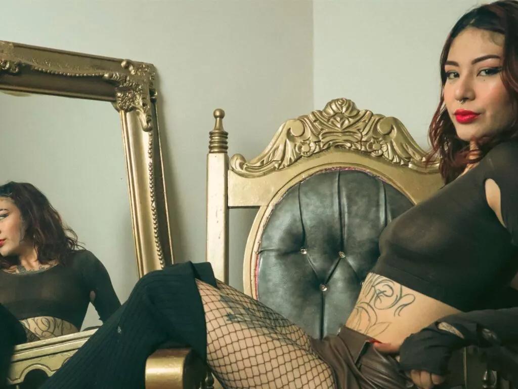 Cling to live show with KattheCooper from LiveJasmin 
