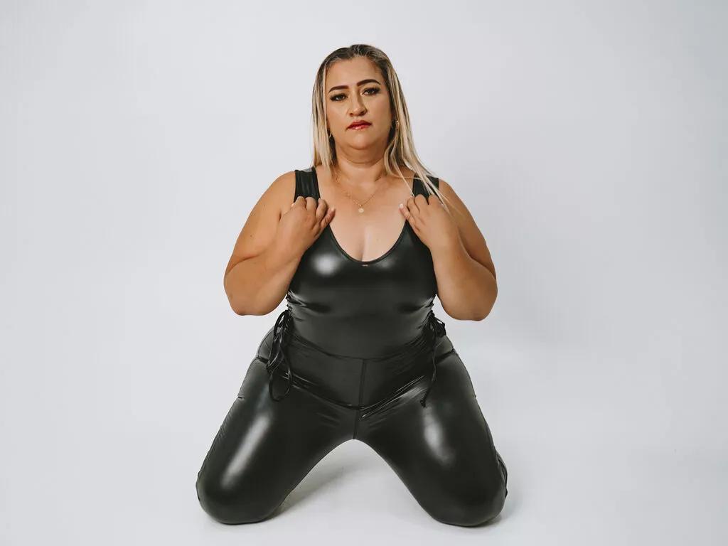 Cling to live show with KatyaMills from LiveJasmin 
