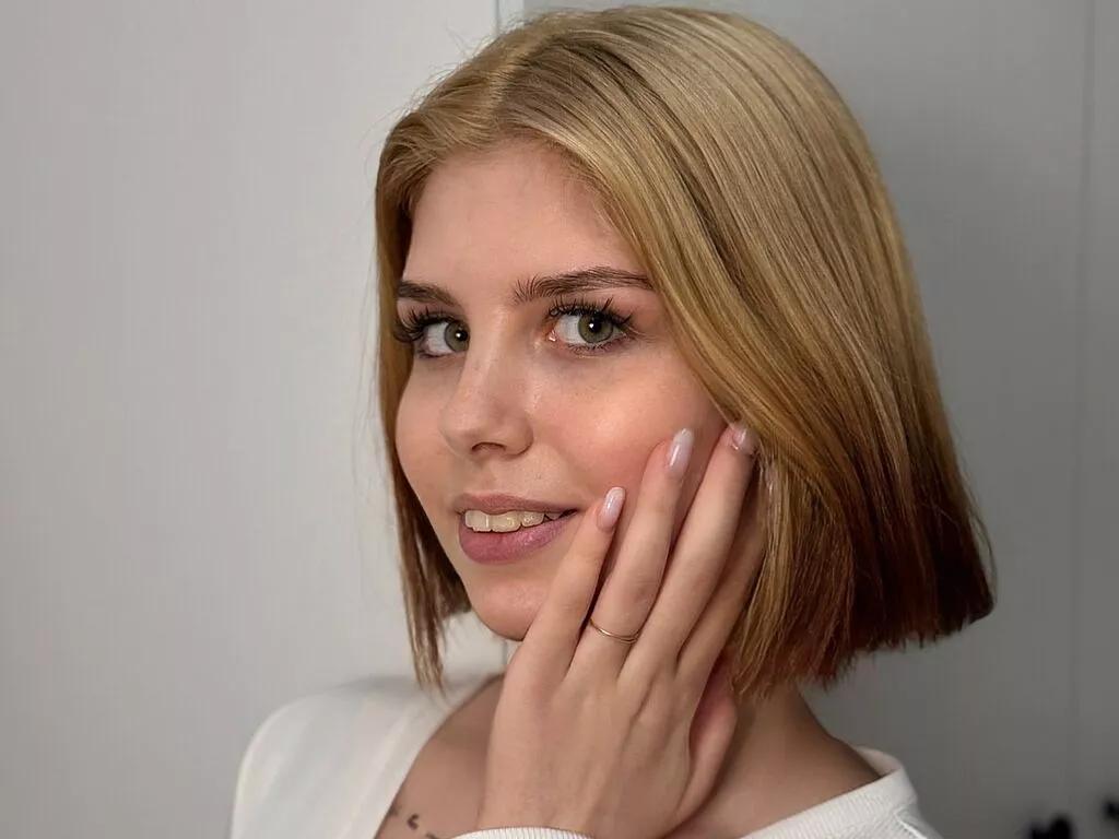 Cling to live show with LizbethChaplin from LiveJasmin 