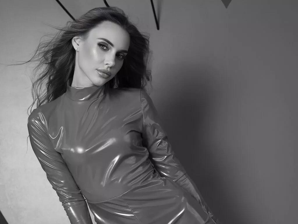 Cling to live show with MichelleRouz from LiveJasmin 