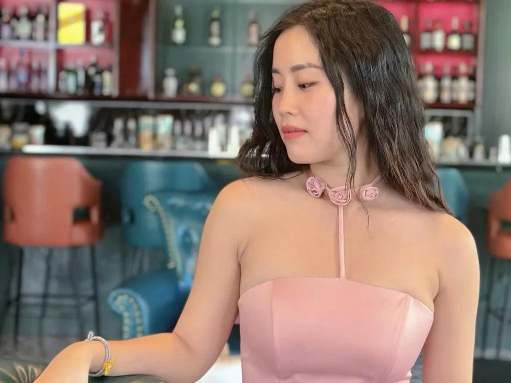 Cling to live show with MinDannasa from LiveJasmin 