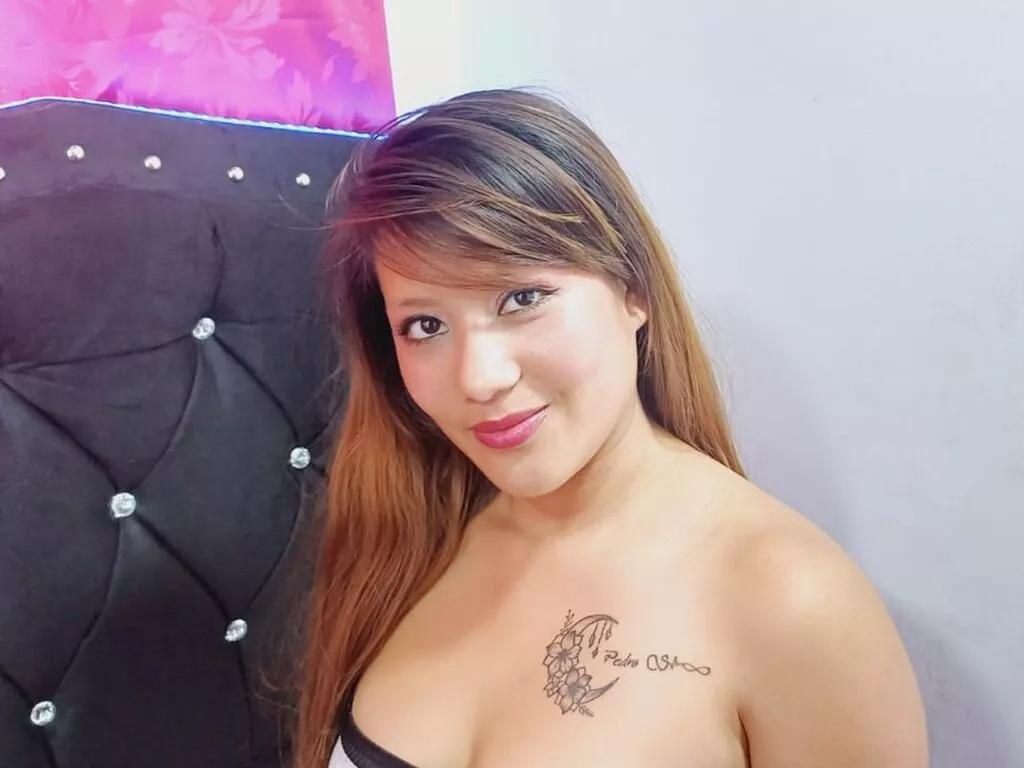 Cling to live show with SkarleSuarez from LiveJasmin 