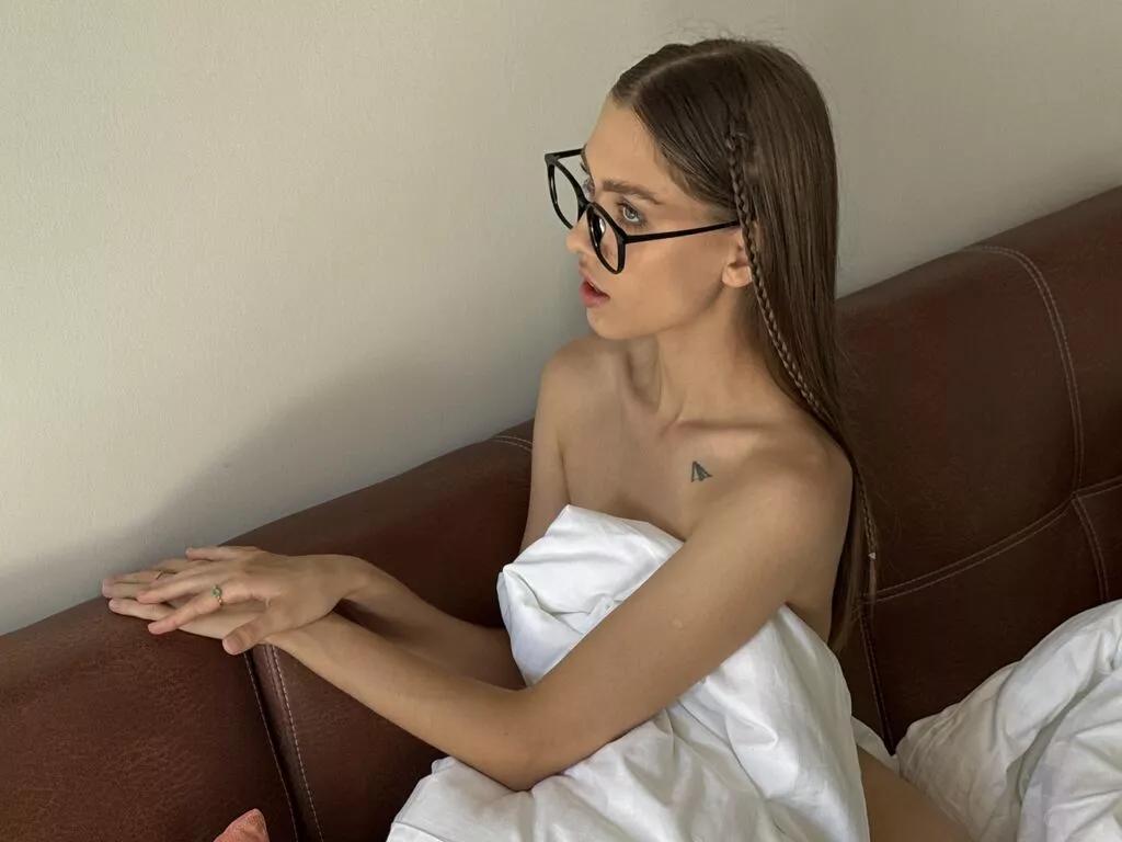 Cling to live show with SonyaAvis from LiveJasmin 