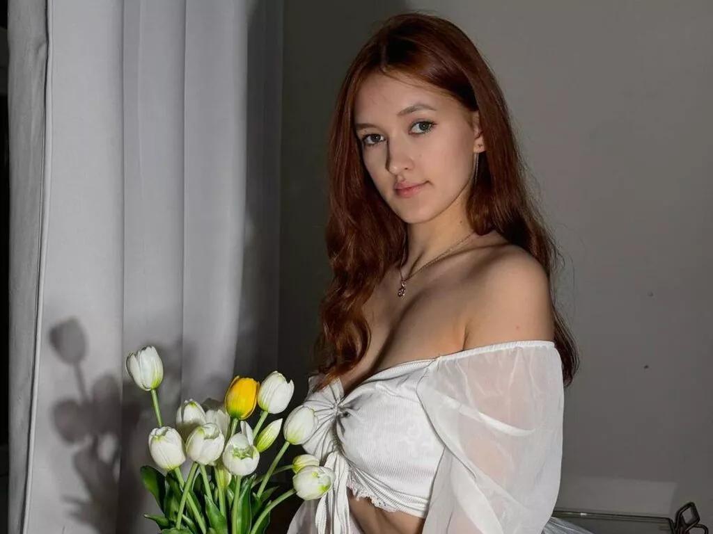 Cling to live show with VeronaGee from LiveJasmin 