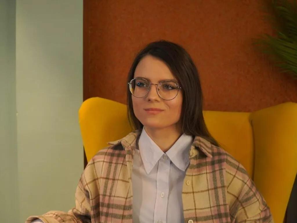Cling to live show with WiloneHails from LiveJasmin 