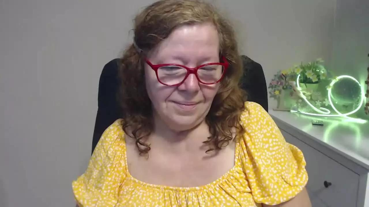 Cling to live show with AdeleeModel from Streamray 