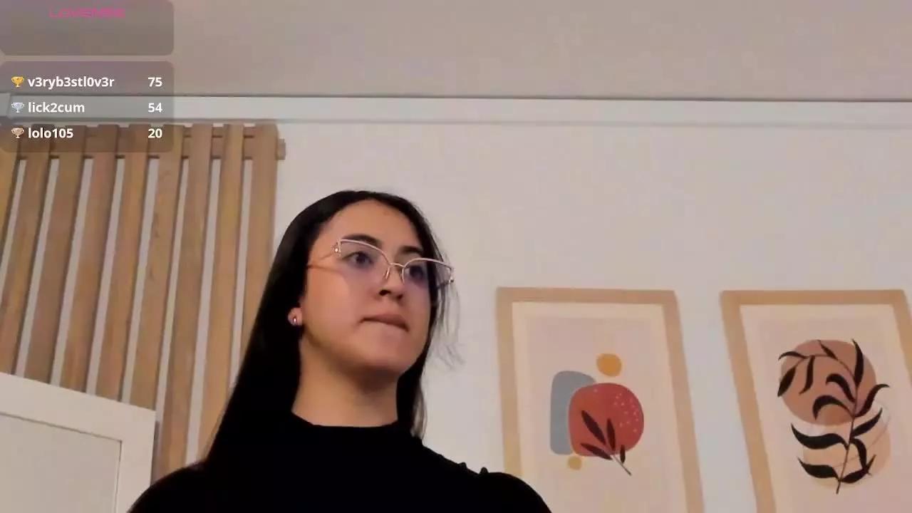 Cling to live show with AlissaScott from Streamray 