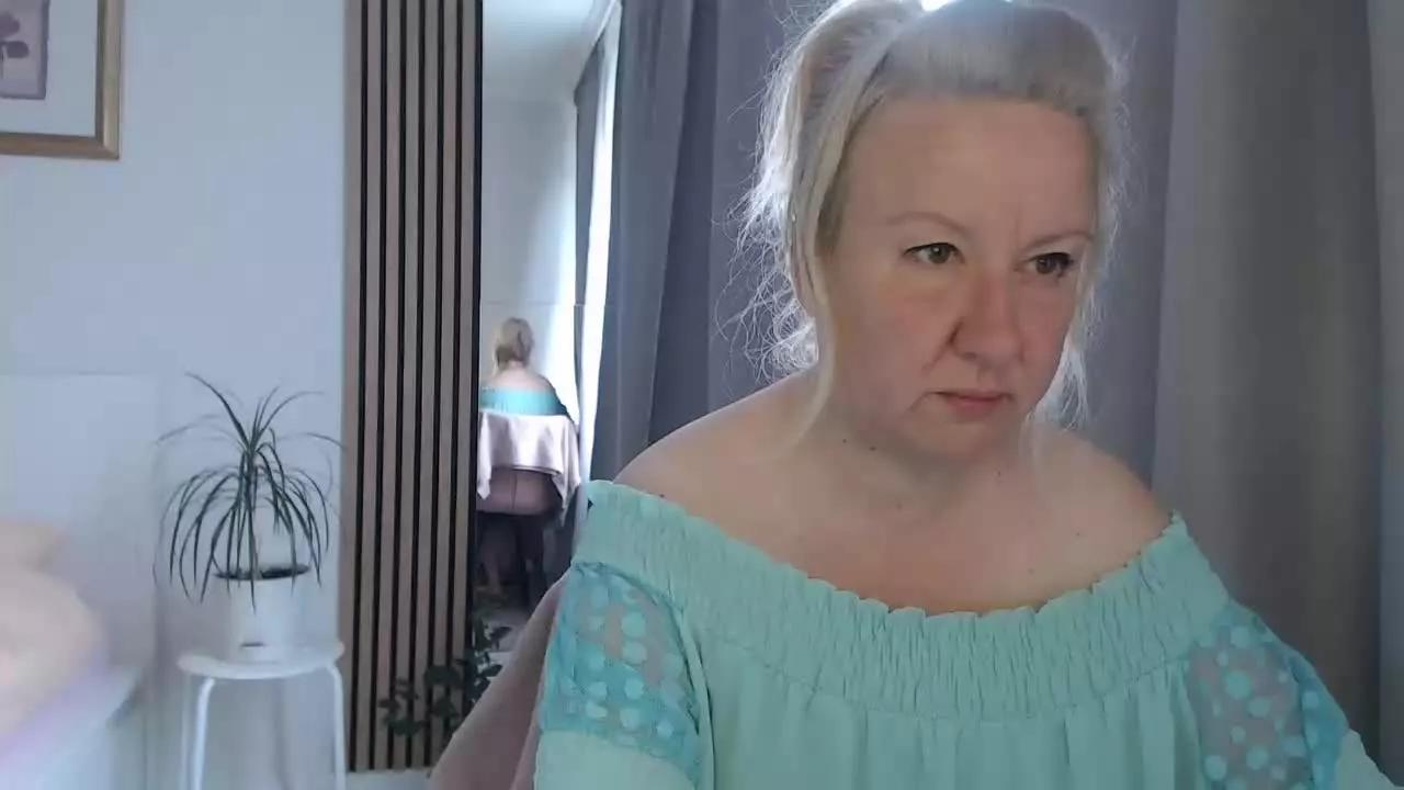Cling to live show with Christine36 from Streamray 