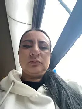 Abril_Luv on StripChat