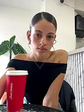 alana15 on StripChat 