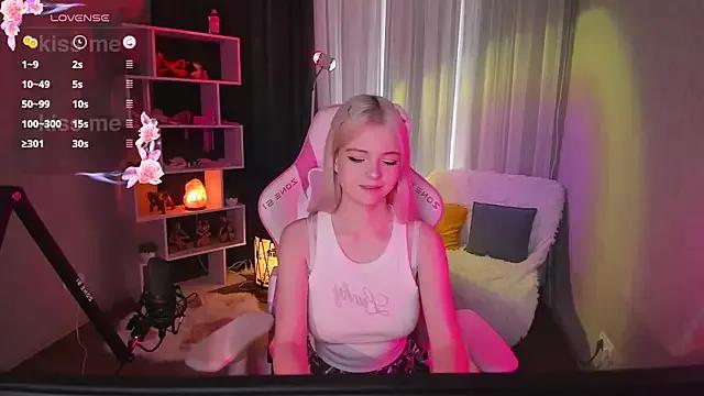 Cling to live show with AshleySnowflake from StripChat 