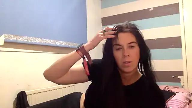 Cling to live show with Bellababexox_ from StripChat 