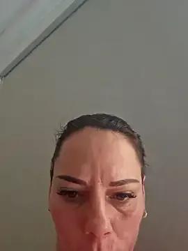 Cling to live show with Bellasweety09 from StripChat 
