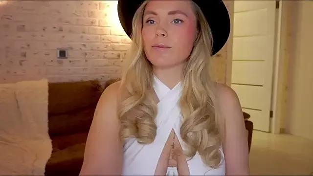 Cling to live show with Charming_Daphny from StripChat 