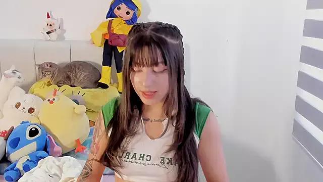 Cling to live show with chloee_gardner from StripChat 