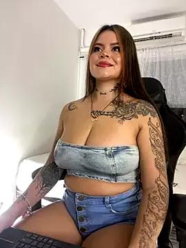 Cling to live show with Clhoe___Ivana from StripChat 
