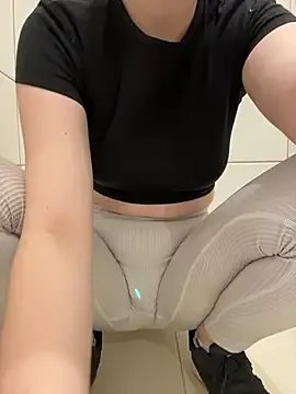 Cumonmme on StripChat