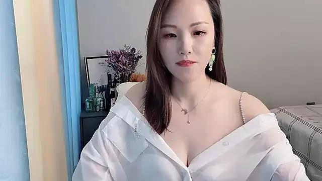 Cling to live show with Dewluna from StripChat 