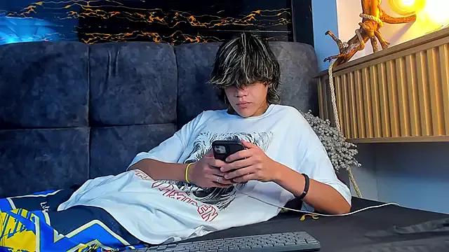 Cling to live show with Diamond_twink from StripChat 