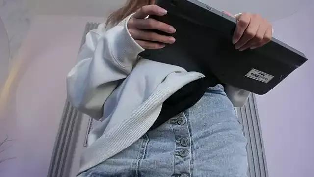 Cling to live show with Dulce_Quintana from StripChat 