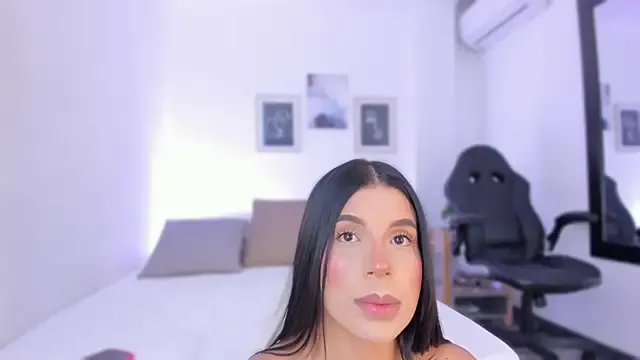 emelie_89 on StripChat 